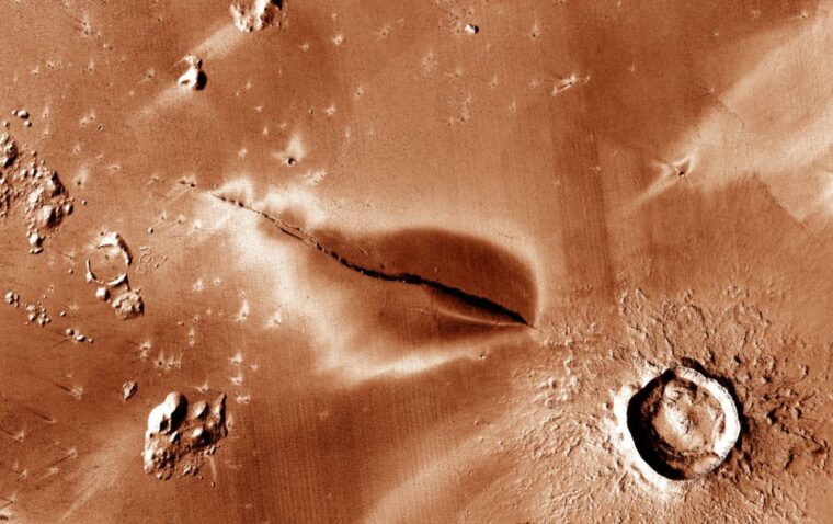 Марс, вероятно, все еще вулканически активен - 10 причин, почему это важно