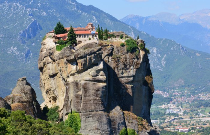 Великолепные Метеоры и подвешенные в воздухе греческие монастыри