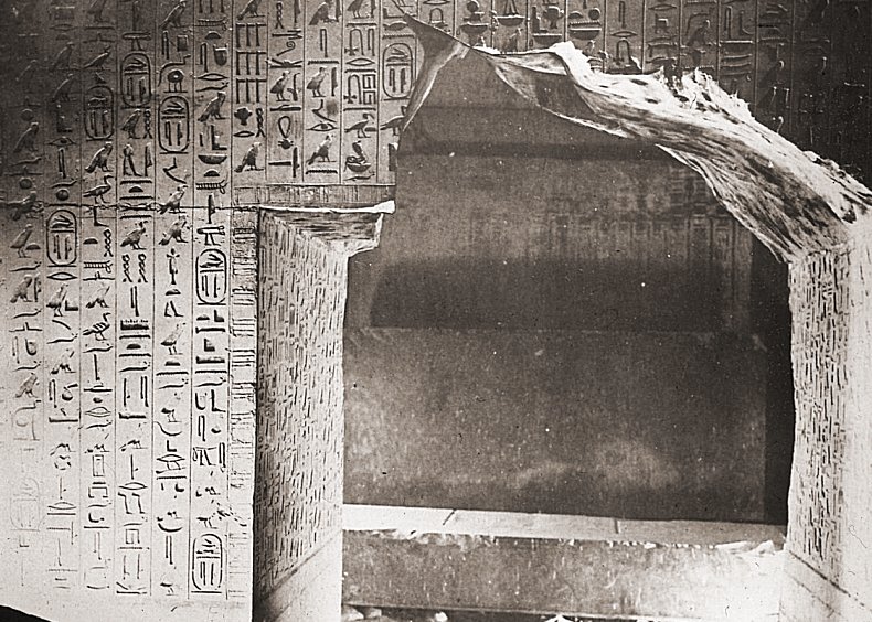 Тексты пирамид, начертанные на стенах погребальной камеры Унаса.