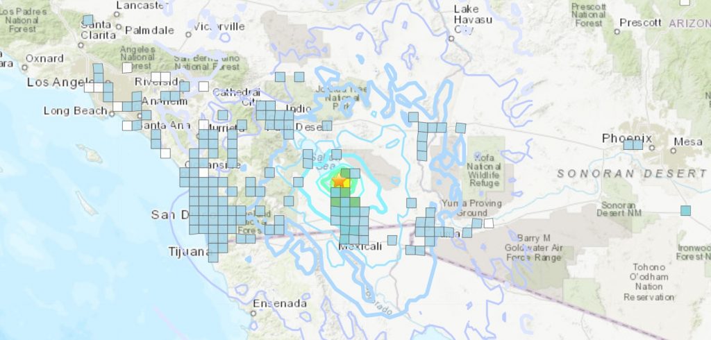 Люди чувствовали землетрясения вокруг эпицентра вокруг Солтон-Си и в крупных городах, таких как Лос-Анджелес, Сан-Диего и даже Феникс в Аризоне.
