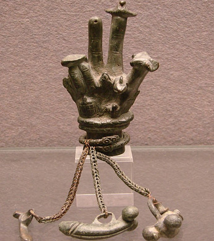 Рука, используемая в поклонении Сабазию.