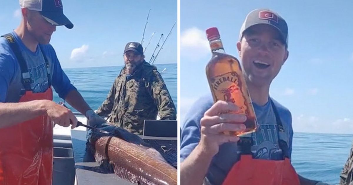 Ошеломленный рыбак нашел в рыбе полную бутылку виски.