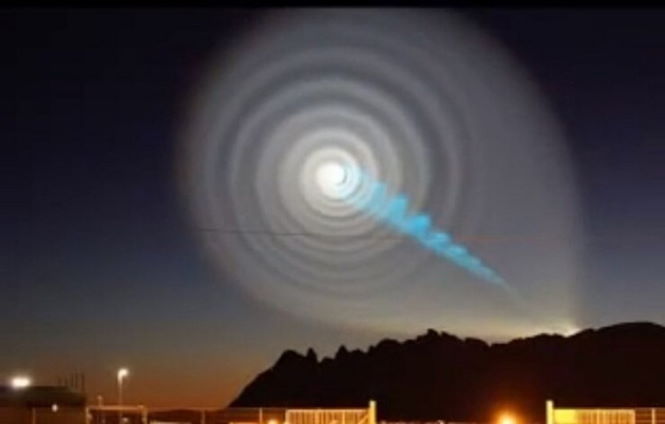 Гигантская спираль появилась в небе над Фиджи.