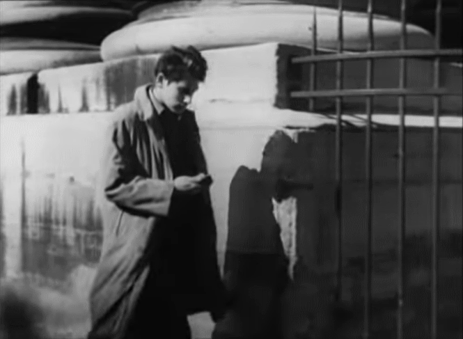 Смартфоны в фильме 1947 года