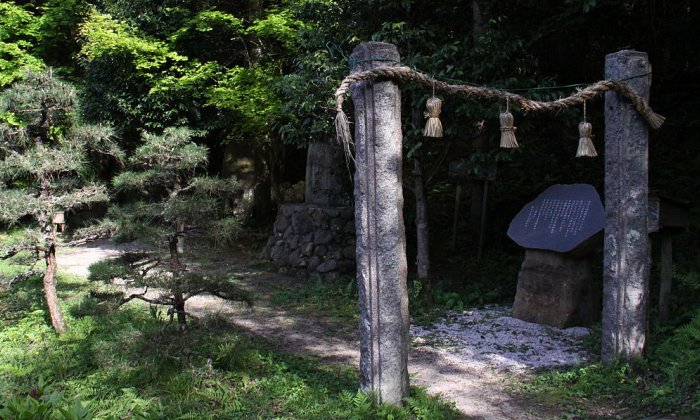 Ёмоцу Хирасака - это склон, ведущий к Ёми. Это легендарное место в Хигасиидзумо, Симанэ, Япония.