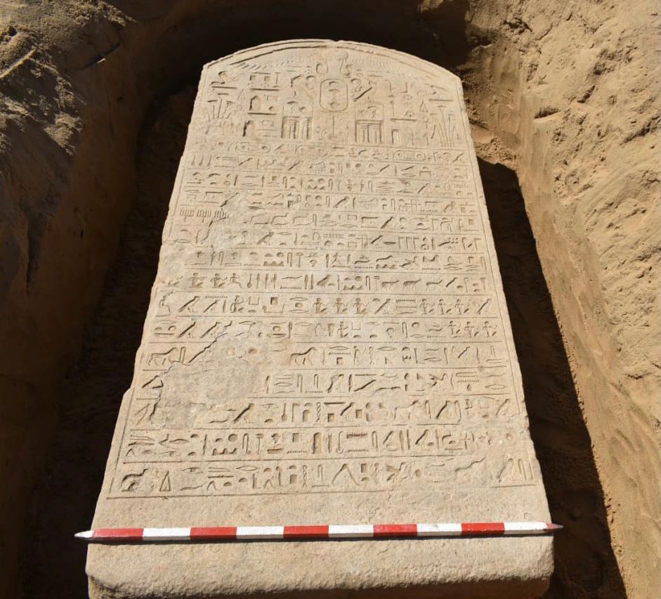 Видите, как сохранилась египетская стела? Когда ему 2500 лет, он выглядит как новый. Предоставлено: Министерство древностей / Facebook.