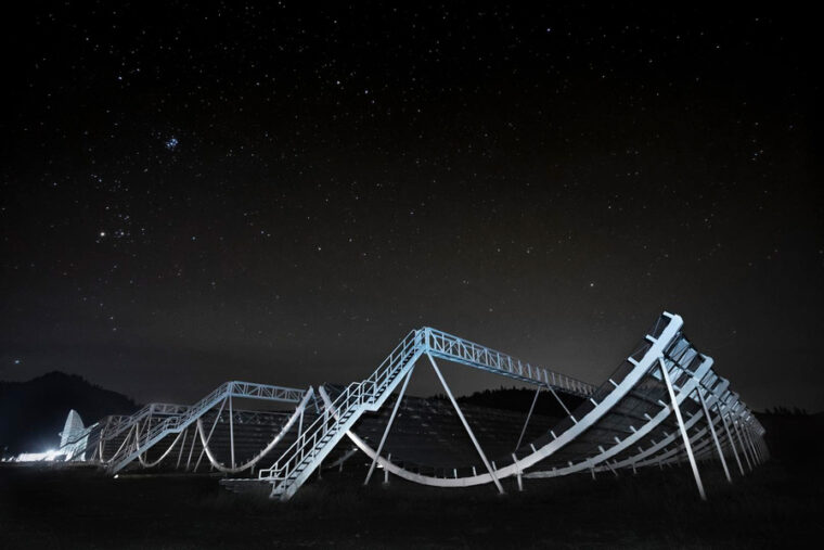 Телескоп CHIME обнаруживает сотни загадочных сигналов пришельцев 