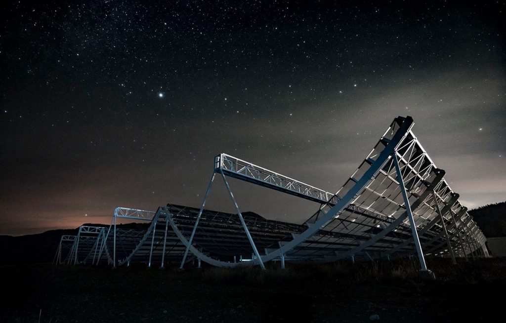 500 сигналов пришельцев, обнаруженных телескопом Chime в Канаде, быстрый радиовсплеск, инопланетные сигналы, астрономия, космическая тайна, тайна быстрых радиовсплесков