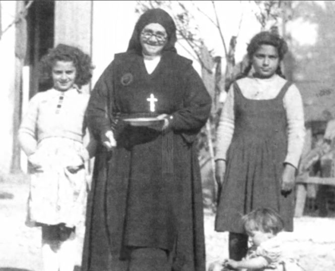 Итальянская монахиня Елена Айелло