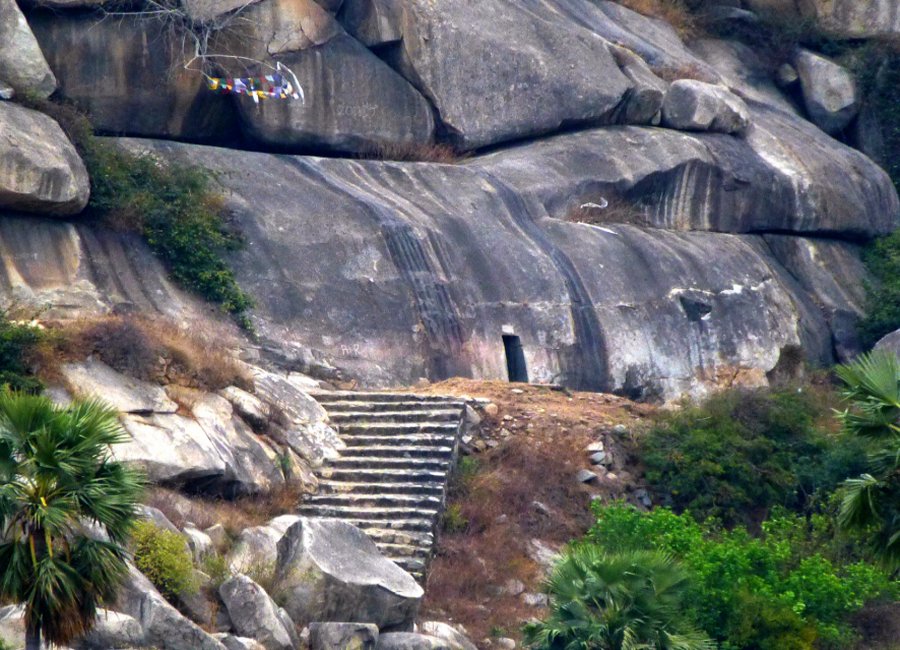 Пещеры Барабар. Изображение из Википедии