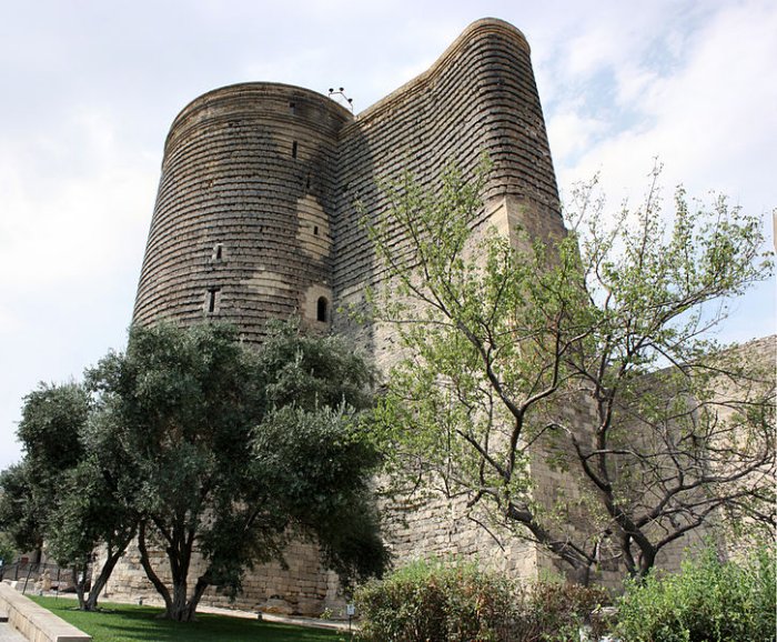 Таинственная Девичья Башня в Баку - Легенда о дочери Огня, спасшей Священный Храм, может быть настоящим событием