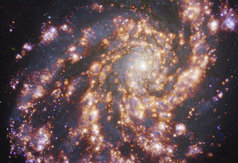 Изображение ближайшей галактики NGC 4254. 