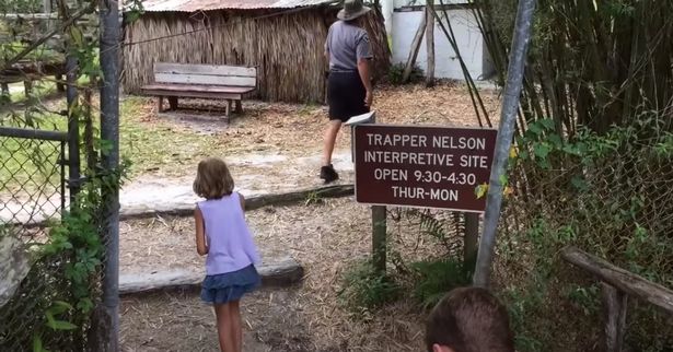 Посетители сегодня могут увидеть остатки зоопарка Trapper's Zoo и Jungle Garden в государственном парке Джонатана Дикинсона, Флорида.