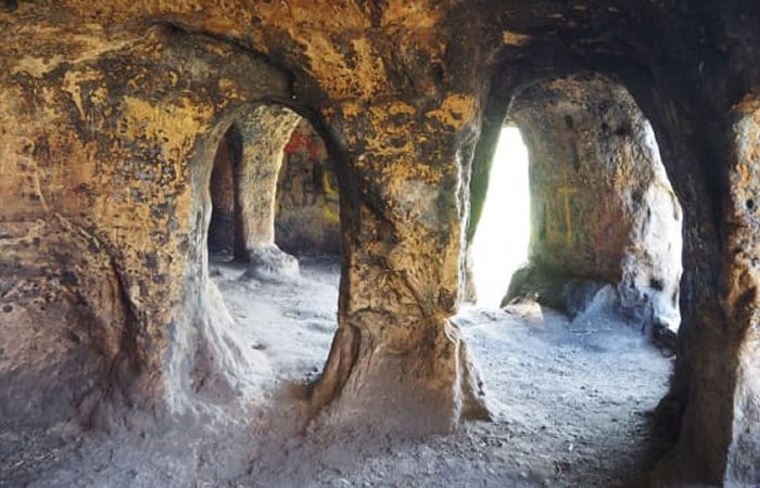 Пещеры якорной церкви - был ли найден дом англосаксонского короля Эардвульфа и святого Хардульфа? 
