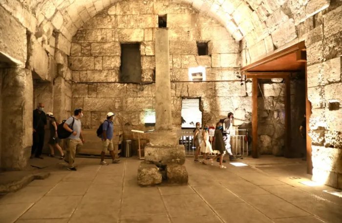 Никогда прежде не замеченный великолепный второй храм 2000-летней давности, найденный у Западной стены в Иерусалиме, открыт публике