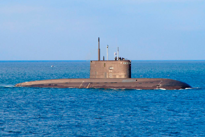 Ультиматум НАТО - альянс требует от России убрать подводную лодку с ракетами "Калибр" в Черном море.
