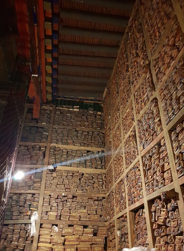Великая библиотека Сакья хранит 84000 свитков, оставшихся нетронутыми за сотни лет