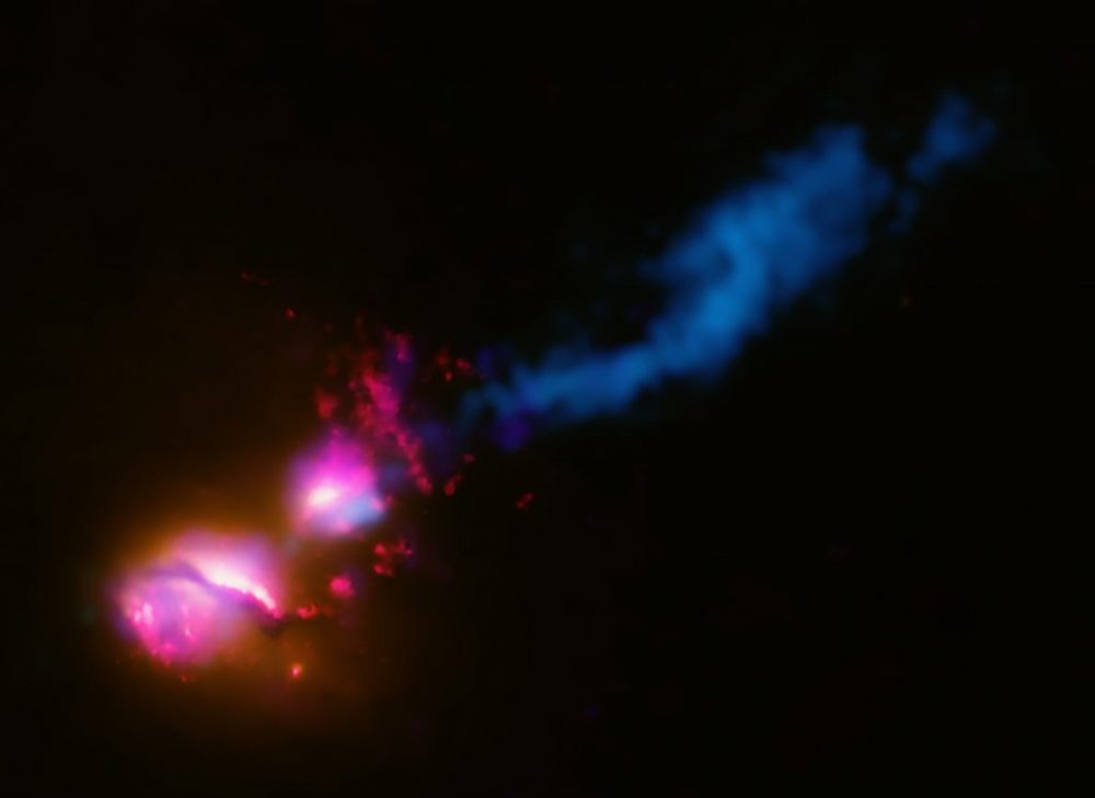 Составное изображение радиогалактики 3C321 с данными рентгеновского излучения (фиолетовый цвет), оптического и ультрафиолетового (красный и оранжевый) и радиоизлучения (синий). Авторы и права: Рентгеновский снимок: NASA / CXC / CfA / D.Evans et al .; Оптический / УФ: NASA / STScI; Радио: NSF / VLA / CfA / D.Evans et al., STFC / JBO / MERLIN