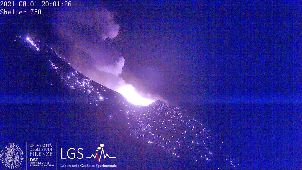 Крупное извержение Стромболи 1 августа 2021 года, фотографии извержения стромболи, видео извержения стромболи, карта извержения стромболи