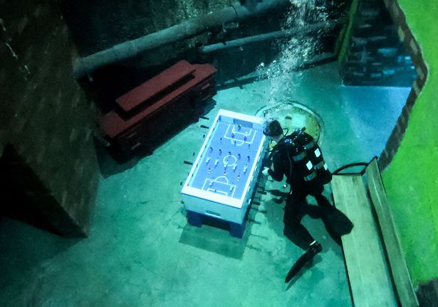 В комплексе можно заниматься подводным плаванием с аквалангом и фридайвингом.