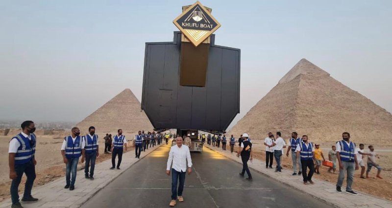 4600-летняя солнечная лодка царя Хуфу перевезена в Большой египетский музей