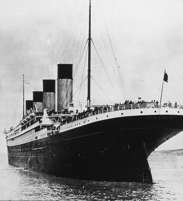 1912 г., вид на океанский лайнер «Титаник» в его первое и последнее плавание.