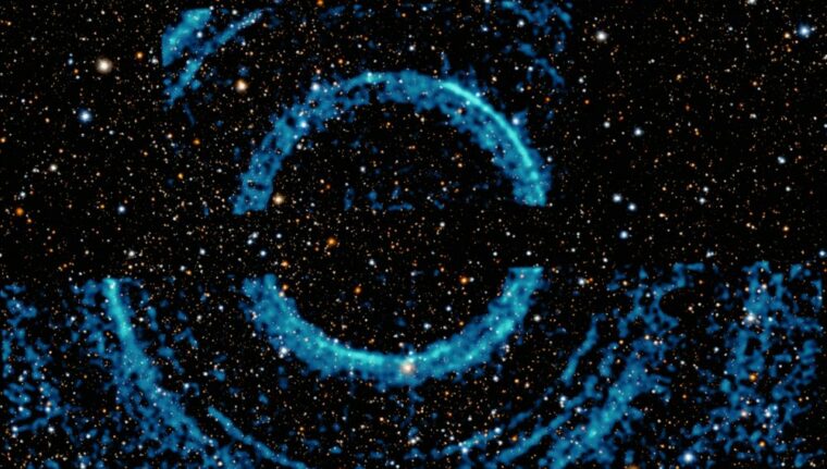 Телескоп НАСА обнаружил массивные кольца вокруг черной дыры 