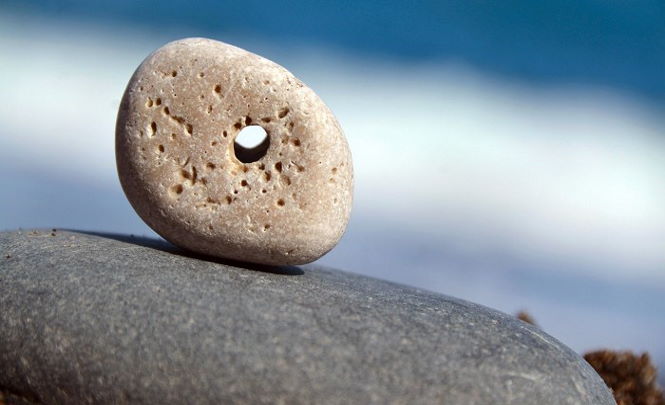 Кто просверлил камни в океане