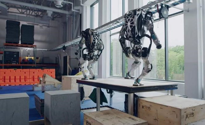 Андроид-гимнаст от компании Boston Dynamics