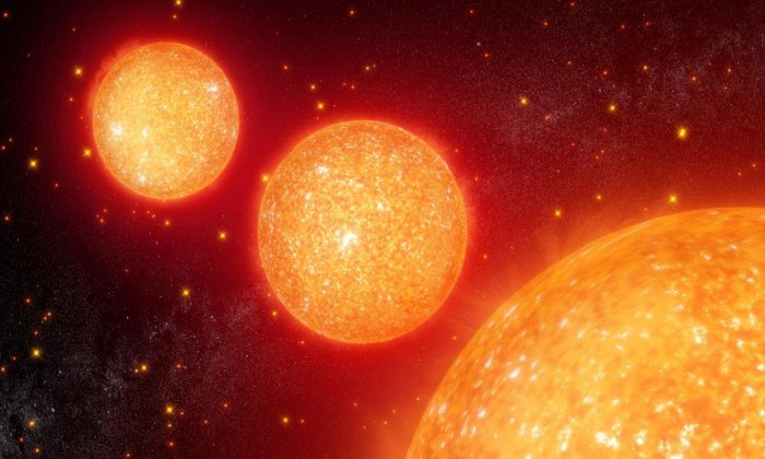 Иллюстрация красных гигантских звезд вблизи и далеко проносится по небу. Предоставлено: НАСА.