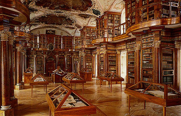 Секреты 160000 древних текстов, хранящихся в библиотеке аббатства Санкт-Галла, скоро могут быть открыты AI