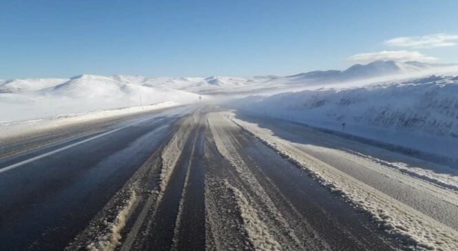 Пустыня Атакама, самое засушливое место на Земле, покрытое необычным снегом в конце августа