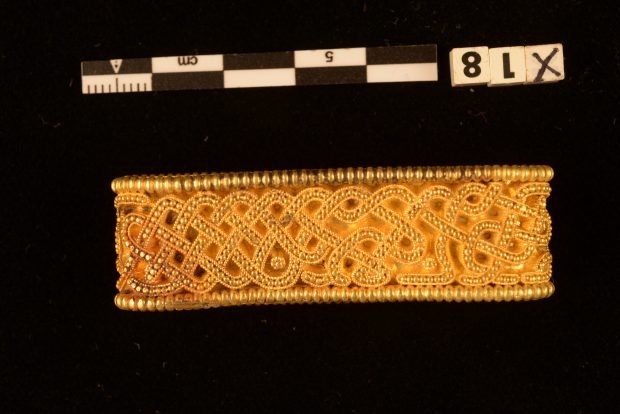 Одному из крупнейших золотых сокровищ, когда-либо обнаруженных в Дании, 1500 лет