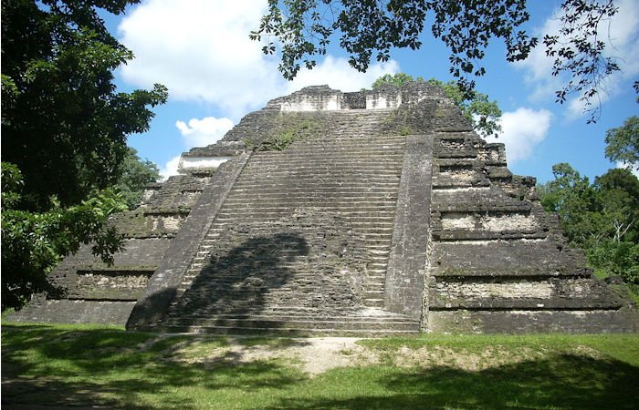 История высечена в камне – правители майя ставят свою личную печать на древние памятники