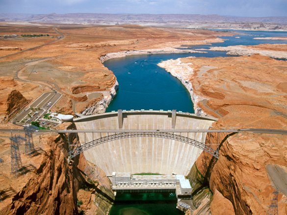 Уровень воды в озере Пауэлл настолько низок, что вторая по величине плотина Америки может перестать вырабатывать электроэнергию в июле 2022 года.