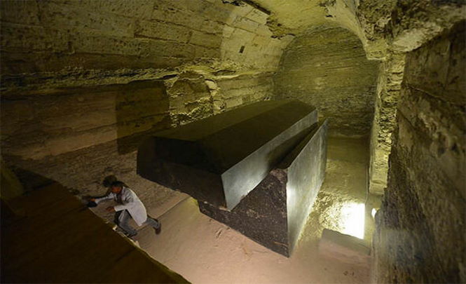 Интересный случай — более ста лет власти Египта не пускали посторонних к обнаруженному древнему комплексу