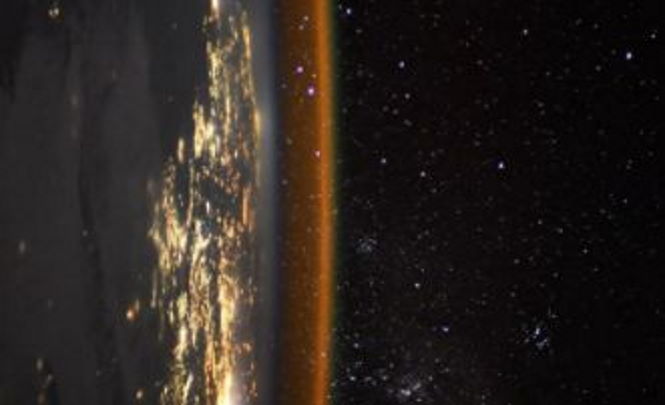 Земля повернулась боком: посмотрите на удивительное фото с МКС
