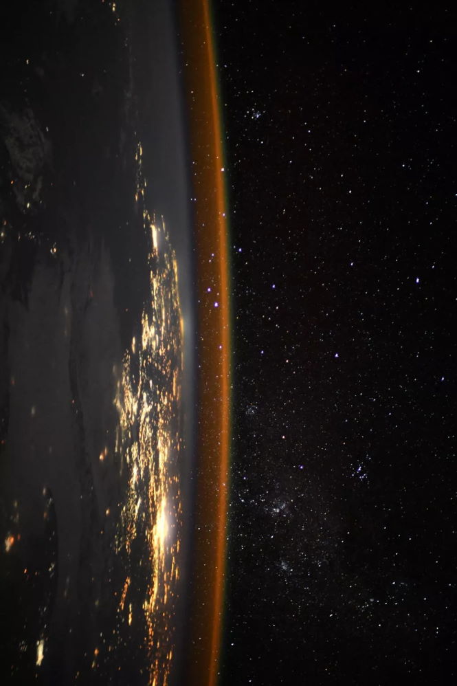 Земля повернулась боком: посмотрите на удивительное фото с МКС