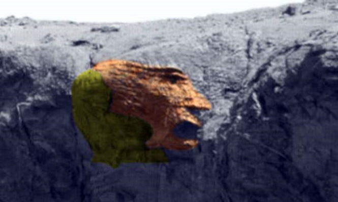 На Марсе найдено лицо вырезанное в скале