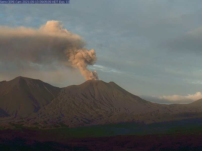 Извержение Семисопочного вулкана 20 сентября 2021 г. красная тревога
