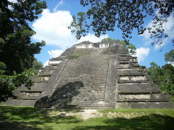 История высечена в камне - правители майя ставят свою личную печать на древние памятники