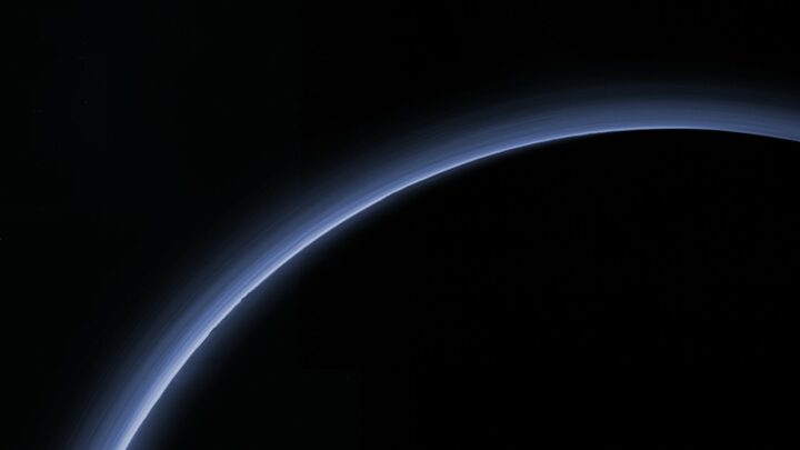 Атмосфера Плутона медленно исчезает в космическом пространстве