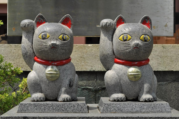 Красивая легенда о Манеки-нэко - японский талисман на удачу, кот поднимает лапу