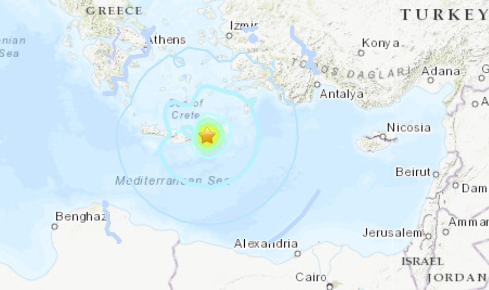 Ужасающие видео и фотографии землетрясения M6.4 на Крите: небольшое цунами, эвакуация и разрушения