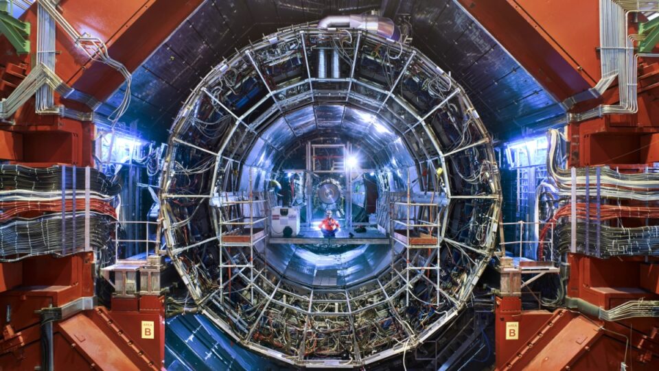 Ученые из ЦЕРНа получили доказательства существования пятой силы природы