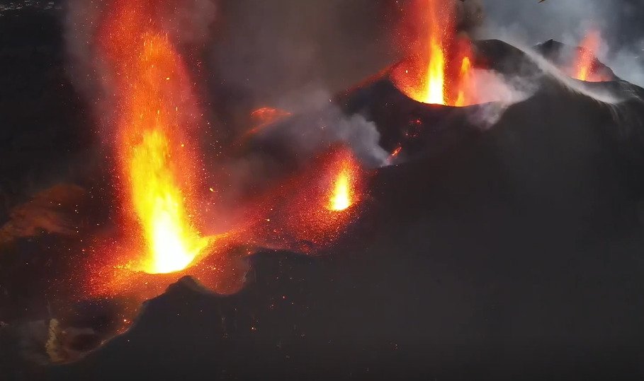 Обновленная информация об извержении на Ла-Пальме: нарастает колоссальное давление – рост грунта на 17 см за 24 часа