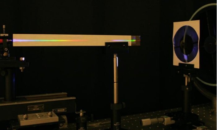 Новая техника создает линзы для сфокусированного спектра или изображения