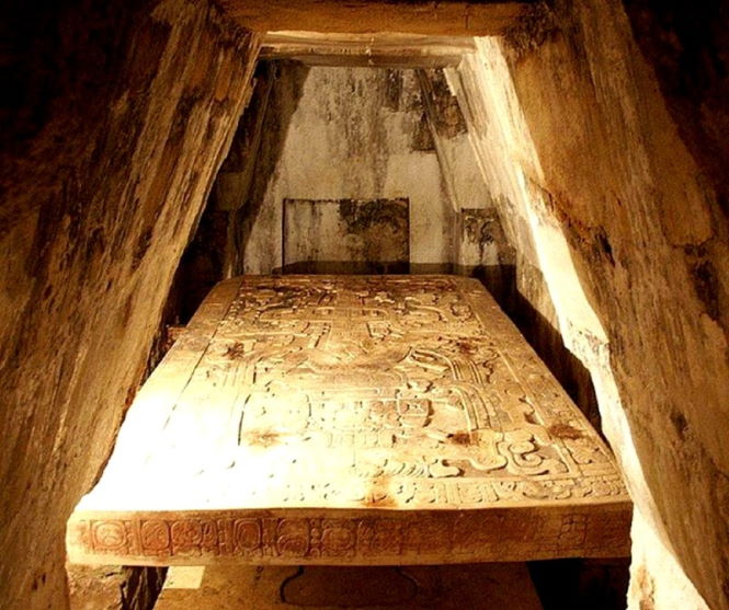 Инопланетный гость — невероятная находка в тайной комнате Храма надписей