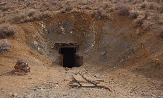 «Это самый короткий путь» — человек 38 лет копал тоннель в пустыне, а потом исчез.