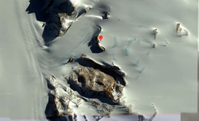 Секретная база и другие таинственные находки, сделанные в Антарктиде. (Видео)